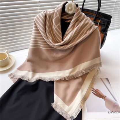 Warm Echarpe Square Wrap - Image 2